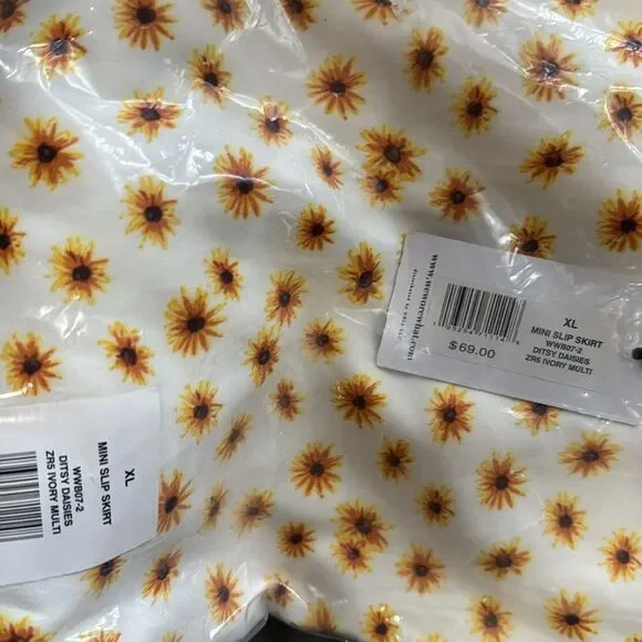 NWT WeWoreWhat Mini Slip Skirt Women's Small Ditsy Daisies Printed Lined Floral - Picture 4 of 5